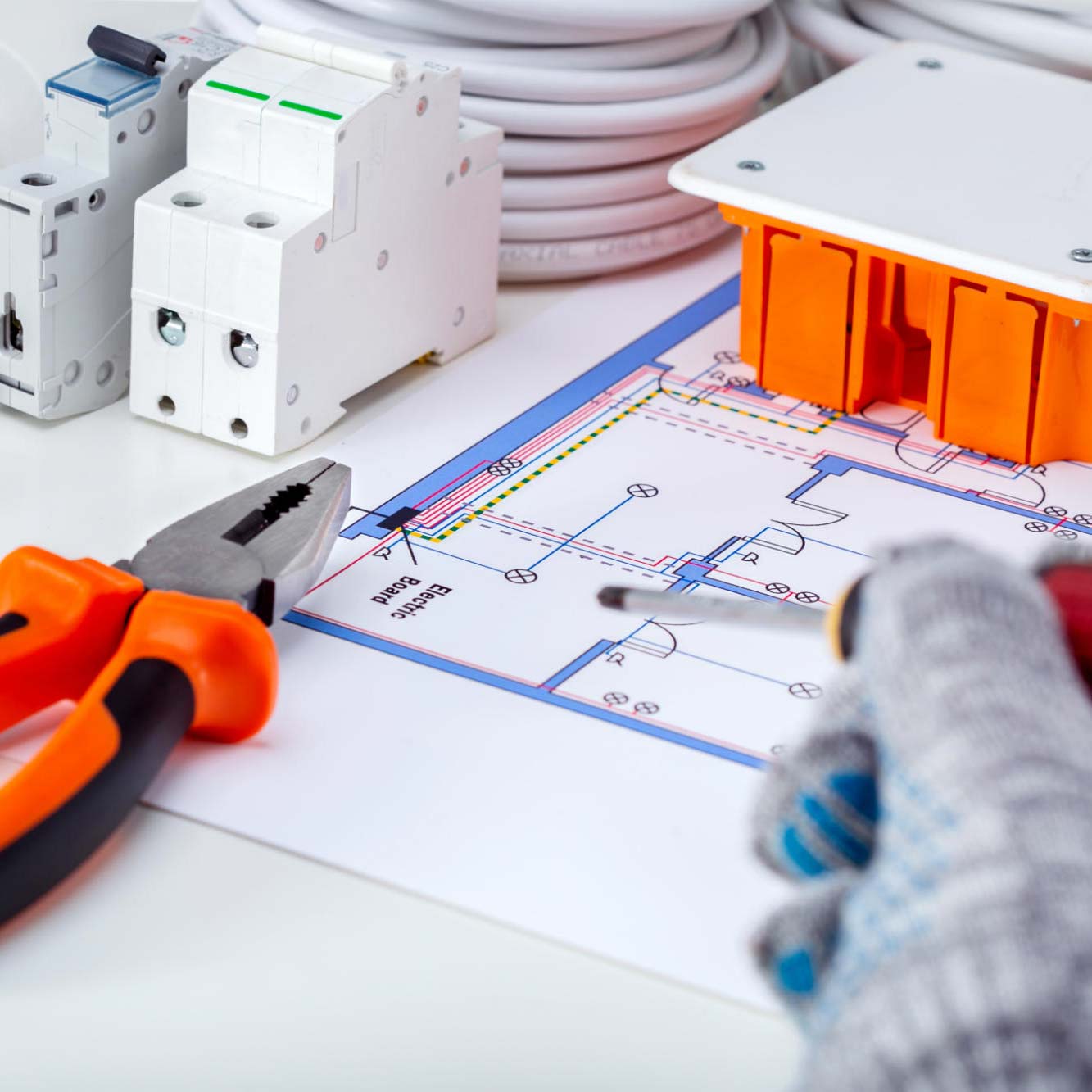 Impianti elettrici civili e industriali