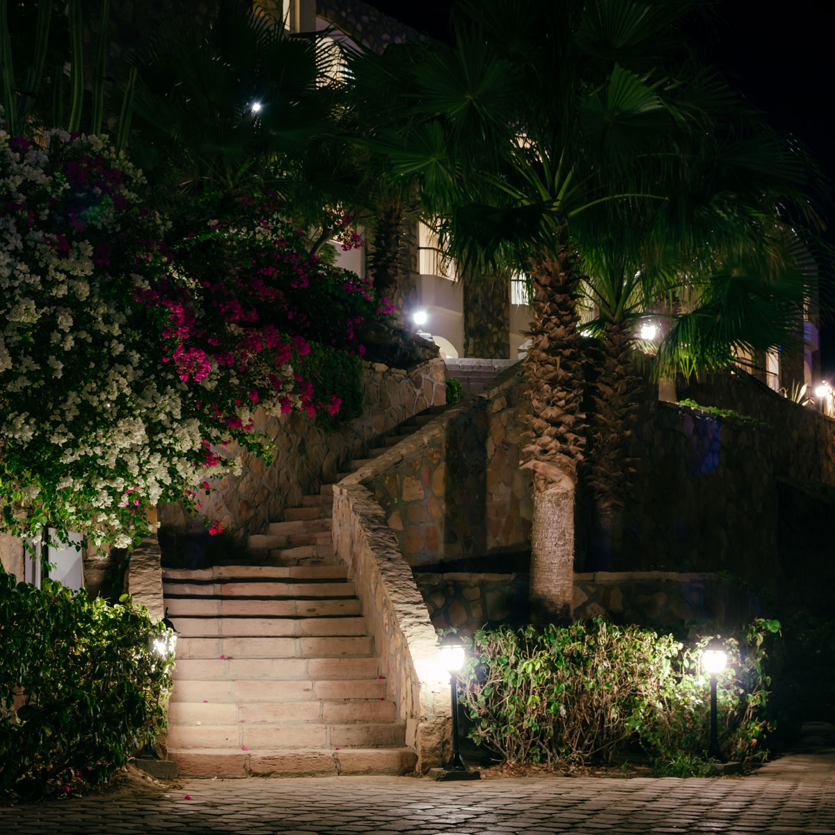 Illuminazione esterna con sensori e accensione automatica