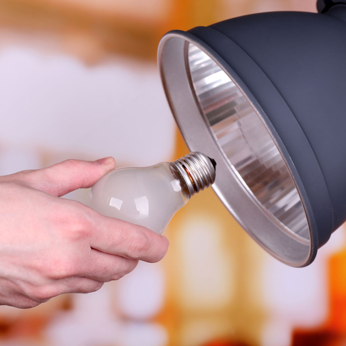 Sostituzione di corpi illuminanti con tecnologia LED in un capannone
